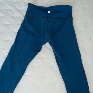 COPY - Lululemon- Blue reversible Capri leggings